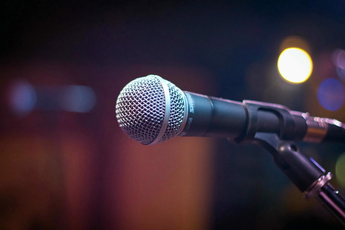 Comment choisir le bon micro pour chanter avec sa guitare ?